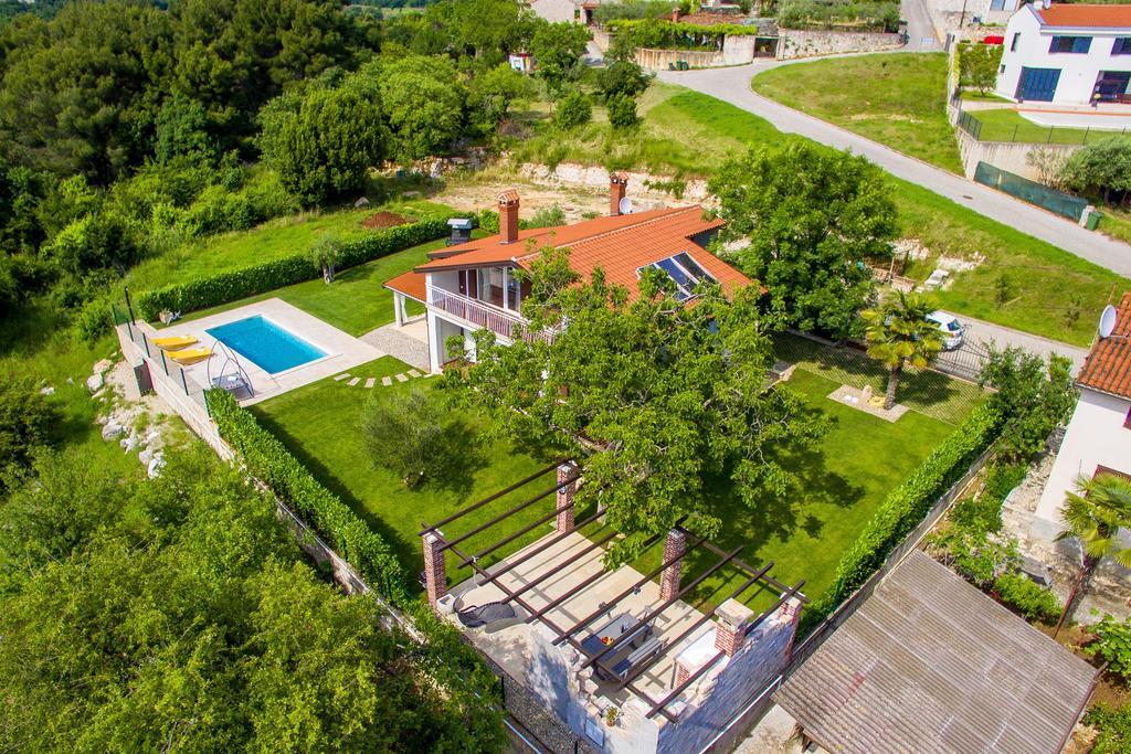 Villa Parenzana Вишнян Екстер'єр фото